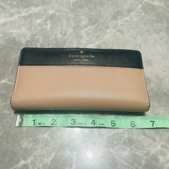 Kate Spade Staci Colorblock Large Slim Bifold Wallet -Warm Beige $219 WLR00122 - Picture 2 of 5